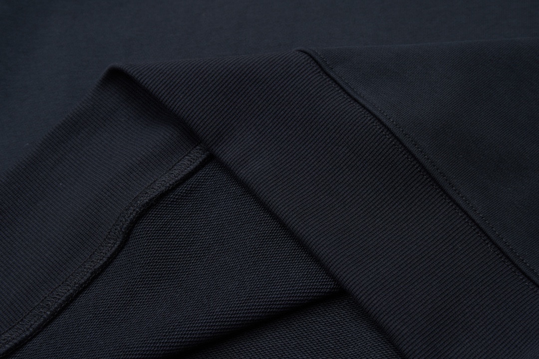 【GUCCI  公式旗艦店】グッチ  丸首の衛衣 スウェットご好評に付き再入荷 240816