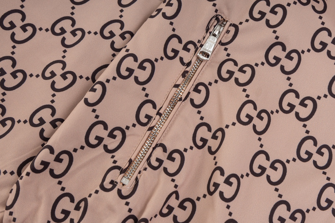 【GUCCI  公式旗艦店】グッチ   ジャケット着 好評に付き再入荷 240826