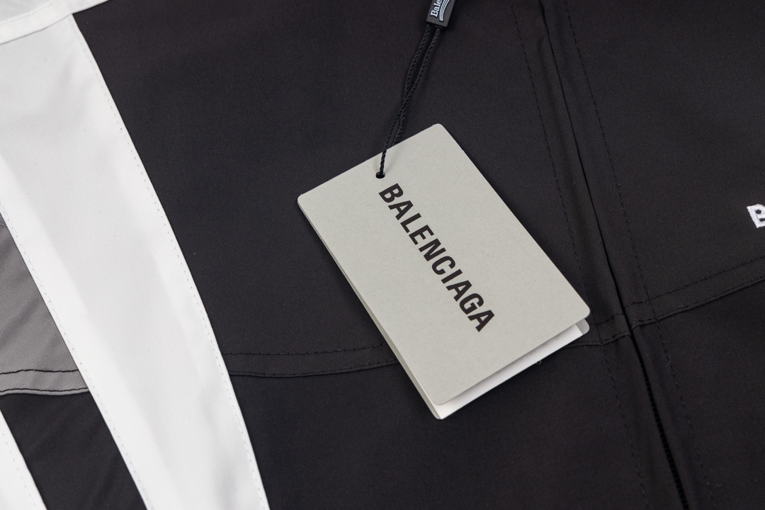【BALENCIAGA 公式旗艦店】 バレンシアガ  ジャケット着 好評に付き再入荷 240827