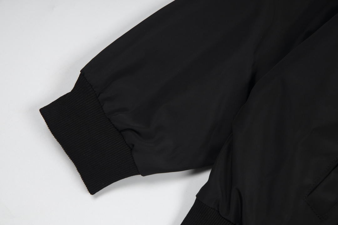 【DIOR  公式旗艦店】 ディオール  ジャケット着 好評に付き再入荷 240826