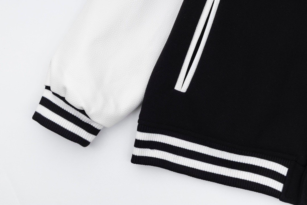 【BURBERRY  公式旗艦店】バーバリー  ジャケット着 好評に付き再入荷 240827