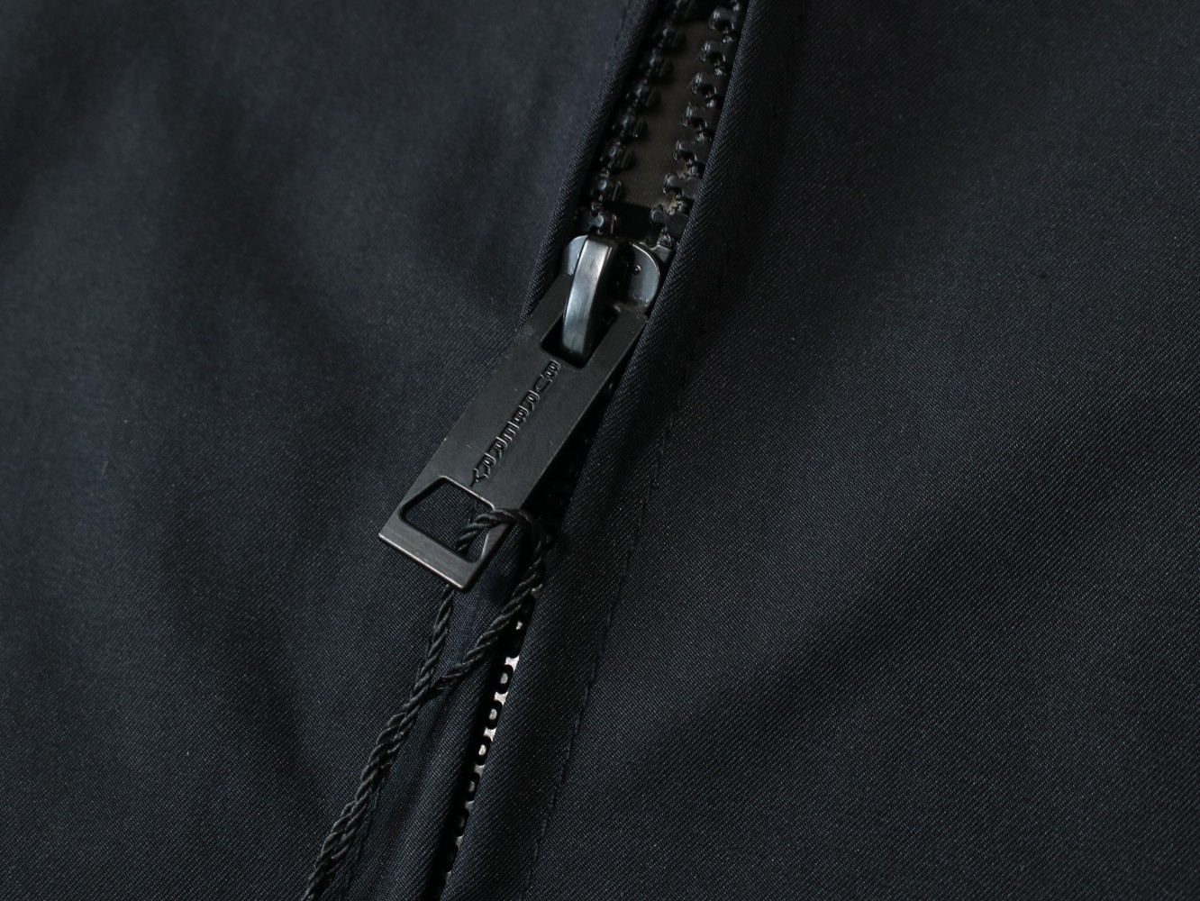 【BURBERRY  公式旗艦店】バーバリー  ジャケット着 好評に付き再入荷 240827