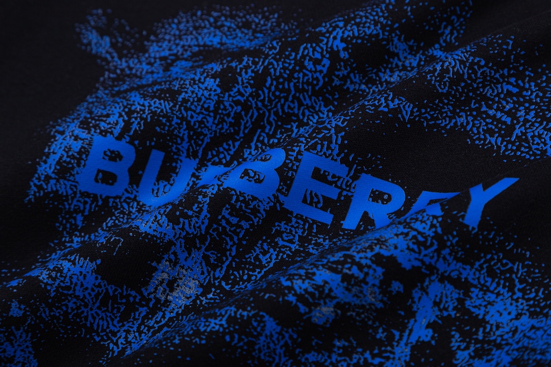 【BURBERRY 公式旗艦店】バーバリー  丸首の衛衣 スウェット ご好評に付き再入荷！