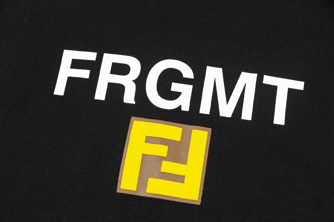 【FENDI  公式旗艦店】フェンディパーカー スウェット ご好評に付き再入荷！