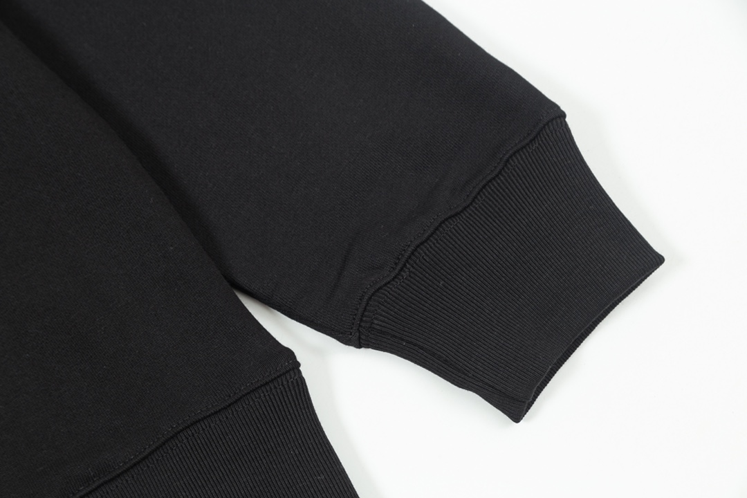 【GUCCI  公式旗艦店】グッチ 丸首の衛衣 スウェットご好評に付き再入荷 240902