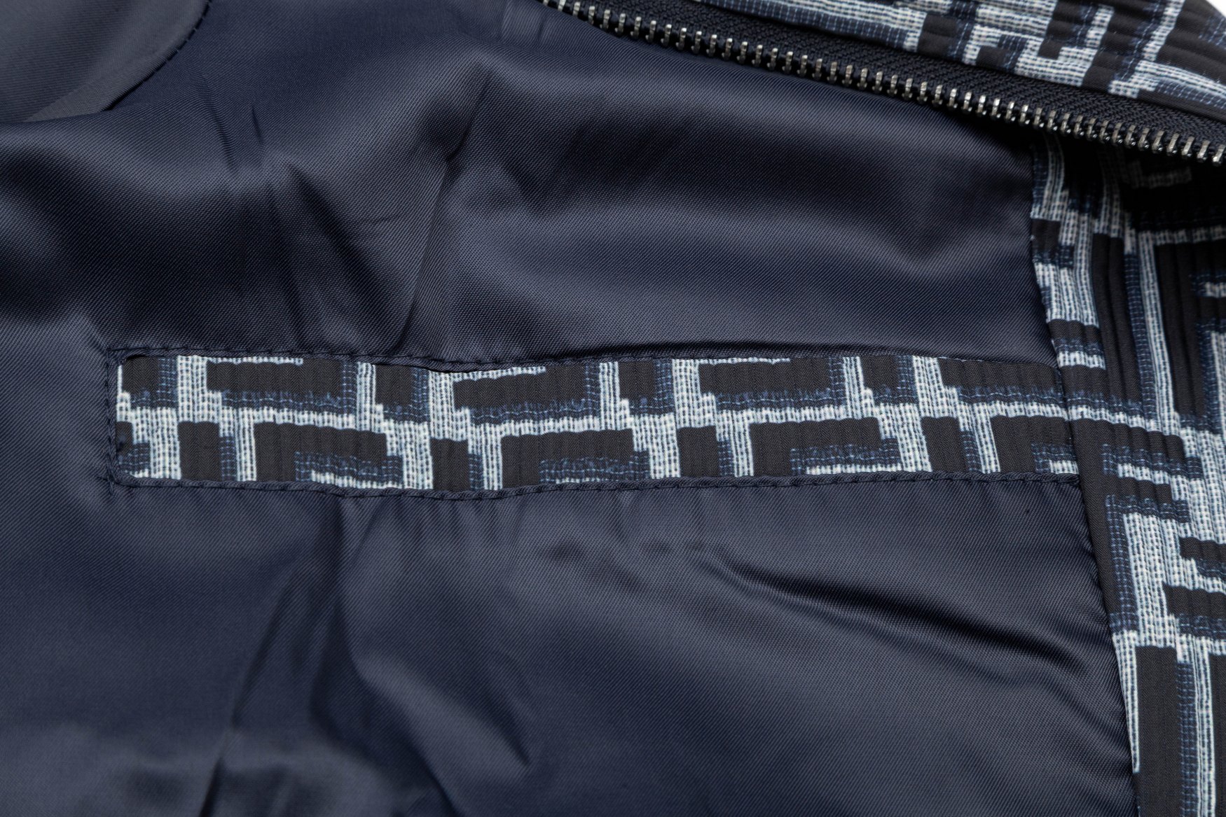 【FENDI】 フェンディ  ジャケット着  ご好評に付き再入荷！240921