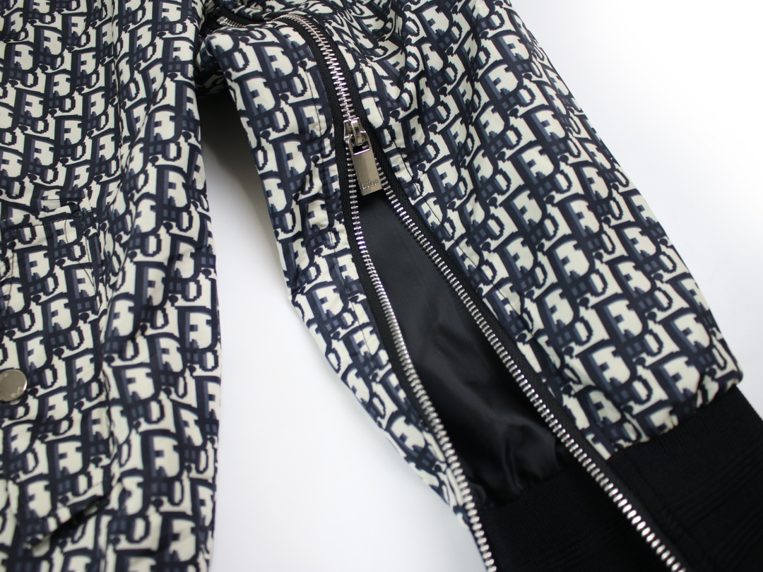 【DIOR  公式旗艦店】ディオール   ジャケット着 好評に付き再入荷！ 240923