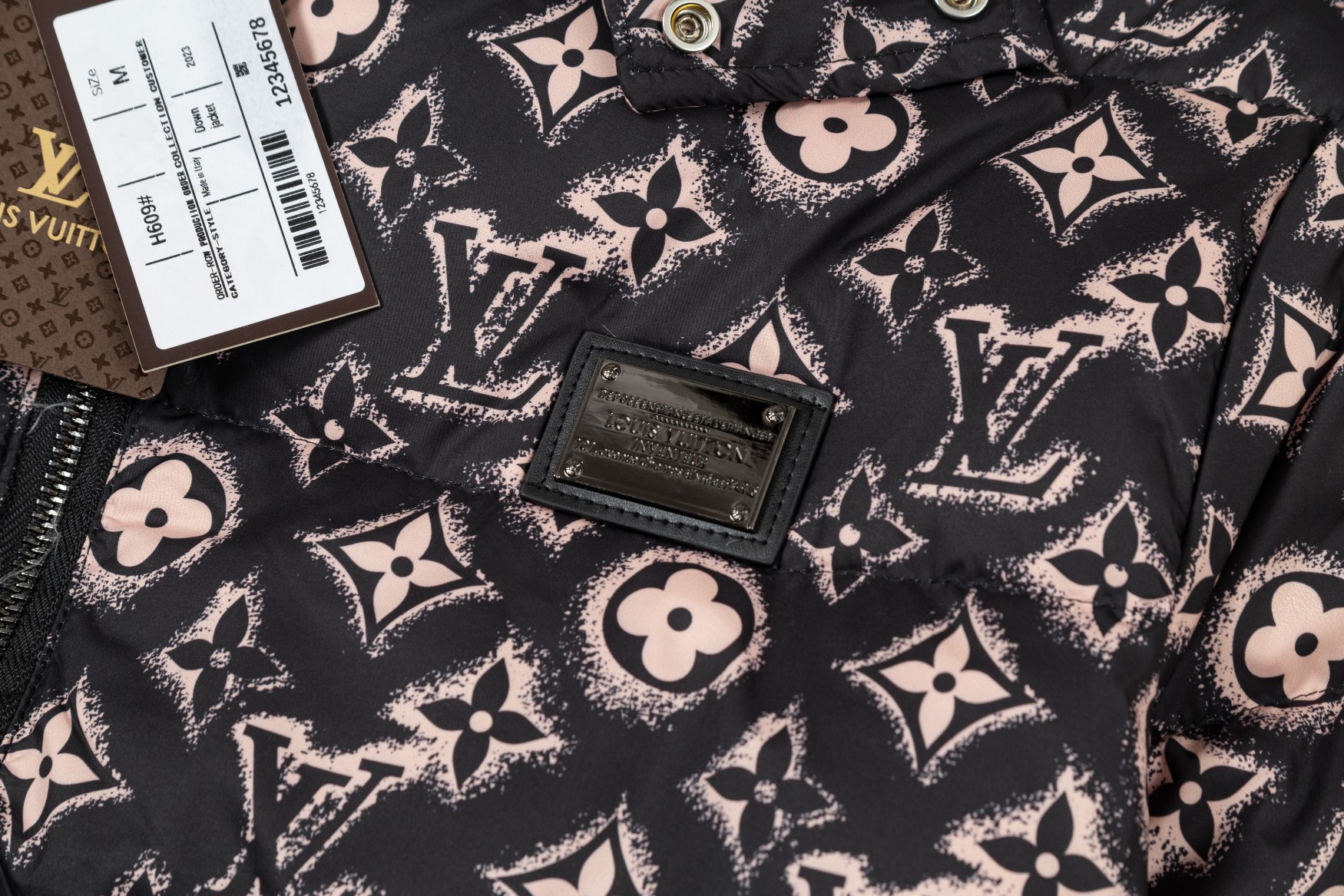 【LOUIS VUITTON 公式旗艦店】ルイヴィトン ダウンジャケット ご好評に付き再入荷！