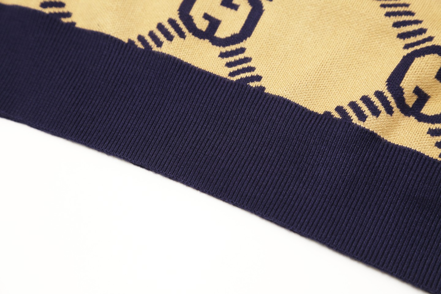 【GUCCI 公式旗艦店】グッチ  セーター好評に付き再入荷！ 240928