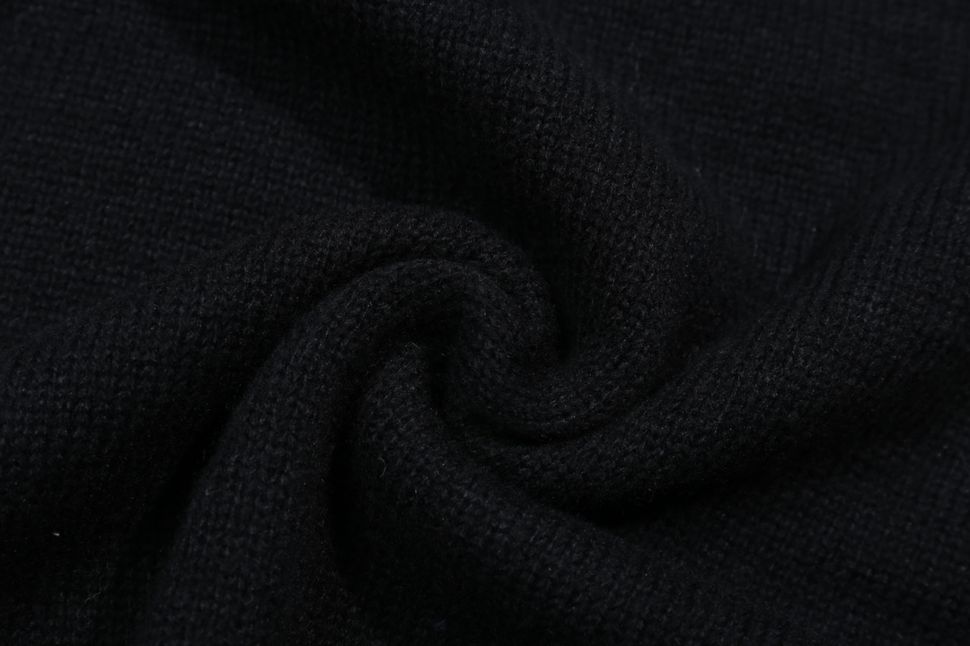 【DIOR 公式旗艦店】ディオール   セーター好評に付き再入荷！ 240929