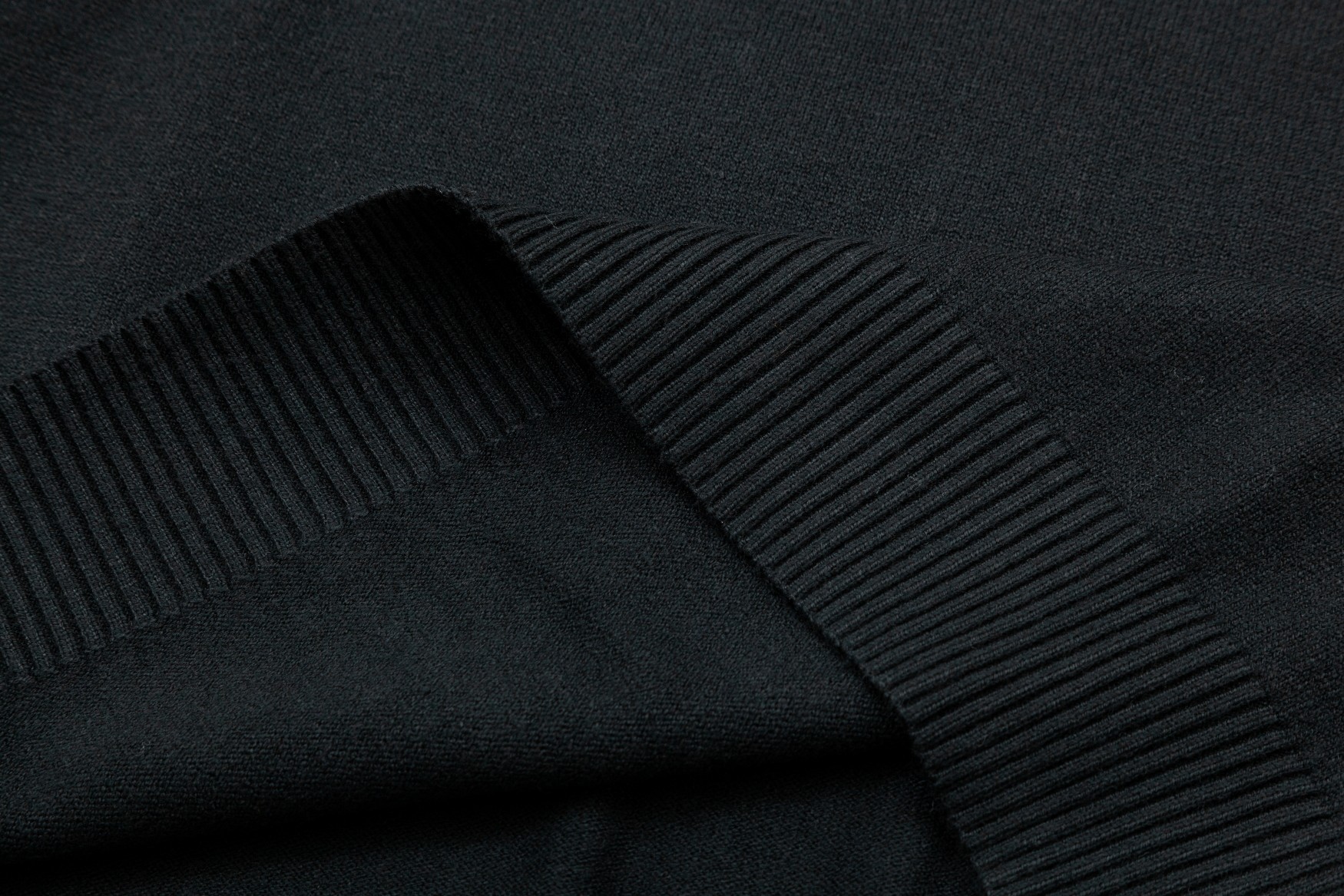 【PRADA 公式旗艦店】プラダ  セーター好評に付き再入荷！ 240930