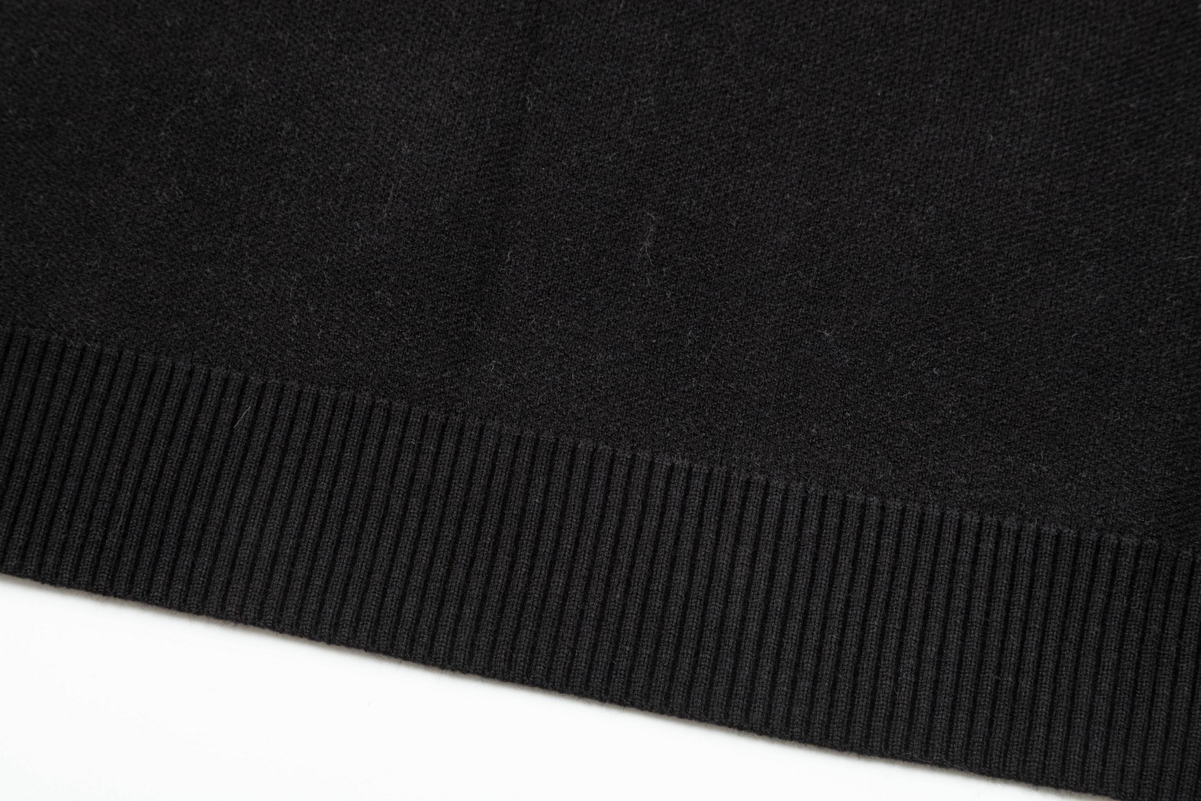 【PRADA 公式旗艦店】プラダ  セーター好評に付き再入荷！ 240930