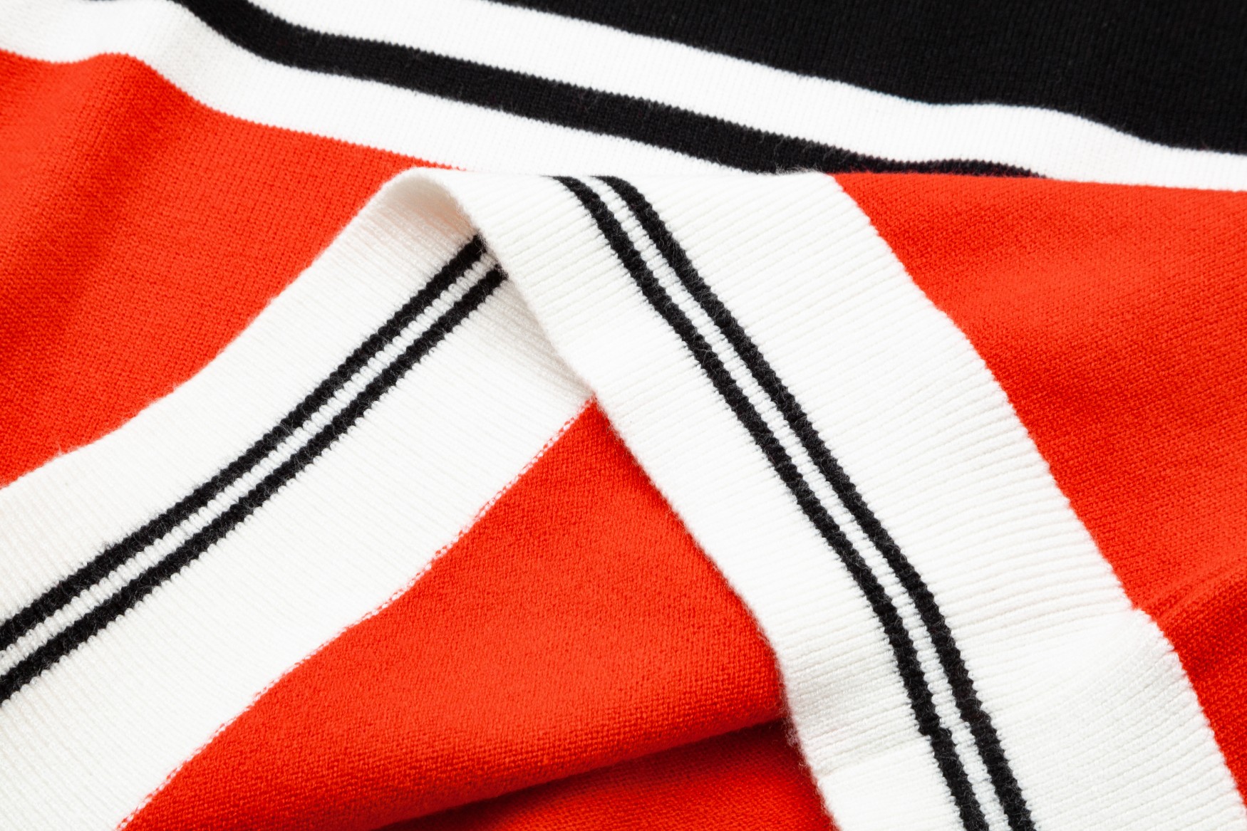 【VERSACE  公式旗艦店】ヴェルサーチ  セーター好評に付き再入荷！ 240930