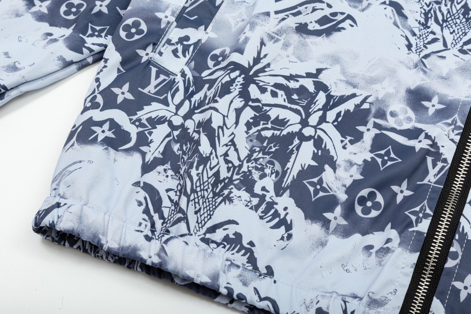 【LOUIS VUITTON 公式旗艦店】ルイヴィトン  ジャケット着 ご好評に付き再入荷！241021