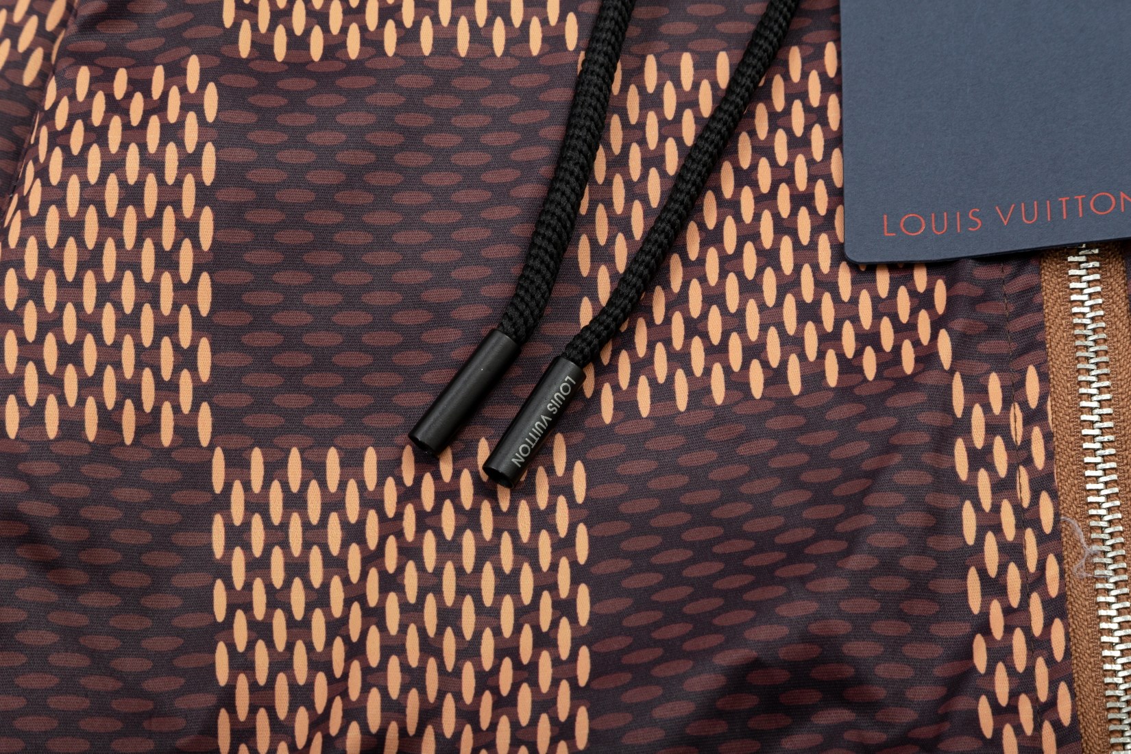 【LOUIS VUITTON 公式旗艦店】ルイヴィトン  ジャケット着 ご好評に付き再入荷！241021