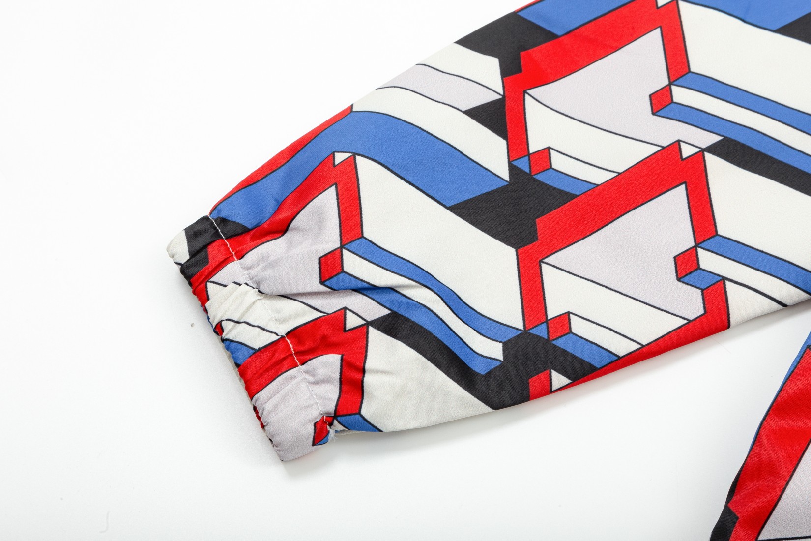 【GUCCI  公式旗艦店】グッチ  ジャケット着 ご好評に付き再入荷！241021