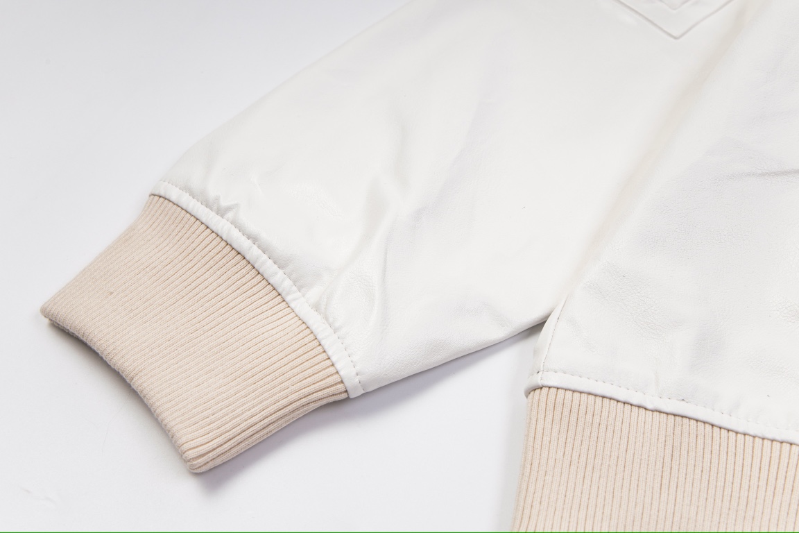 【GIVENCHY 公式旗艦店】ジバンシー  ジャケット着 ご好評に付き再入荷！241021