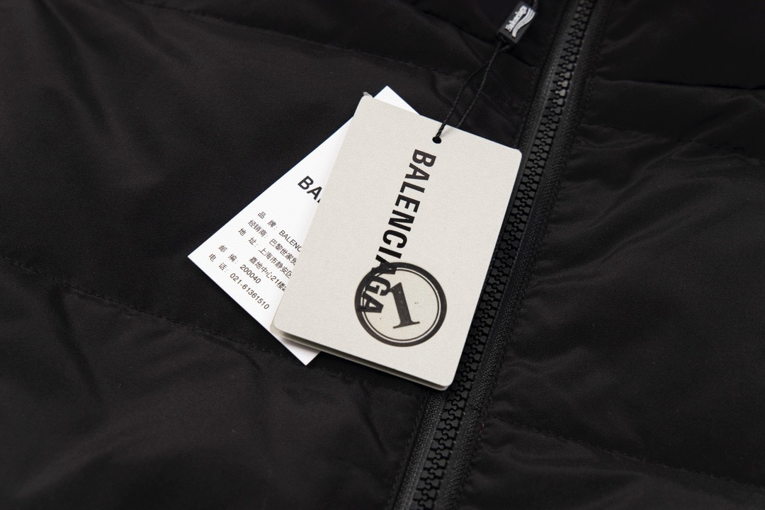 【BALENCIAGA  公式旗艦店】バレンシアガ    ダウンジャケット ご好評に付き再入荷！241024