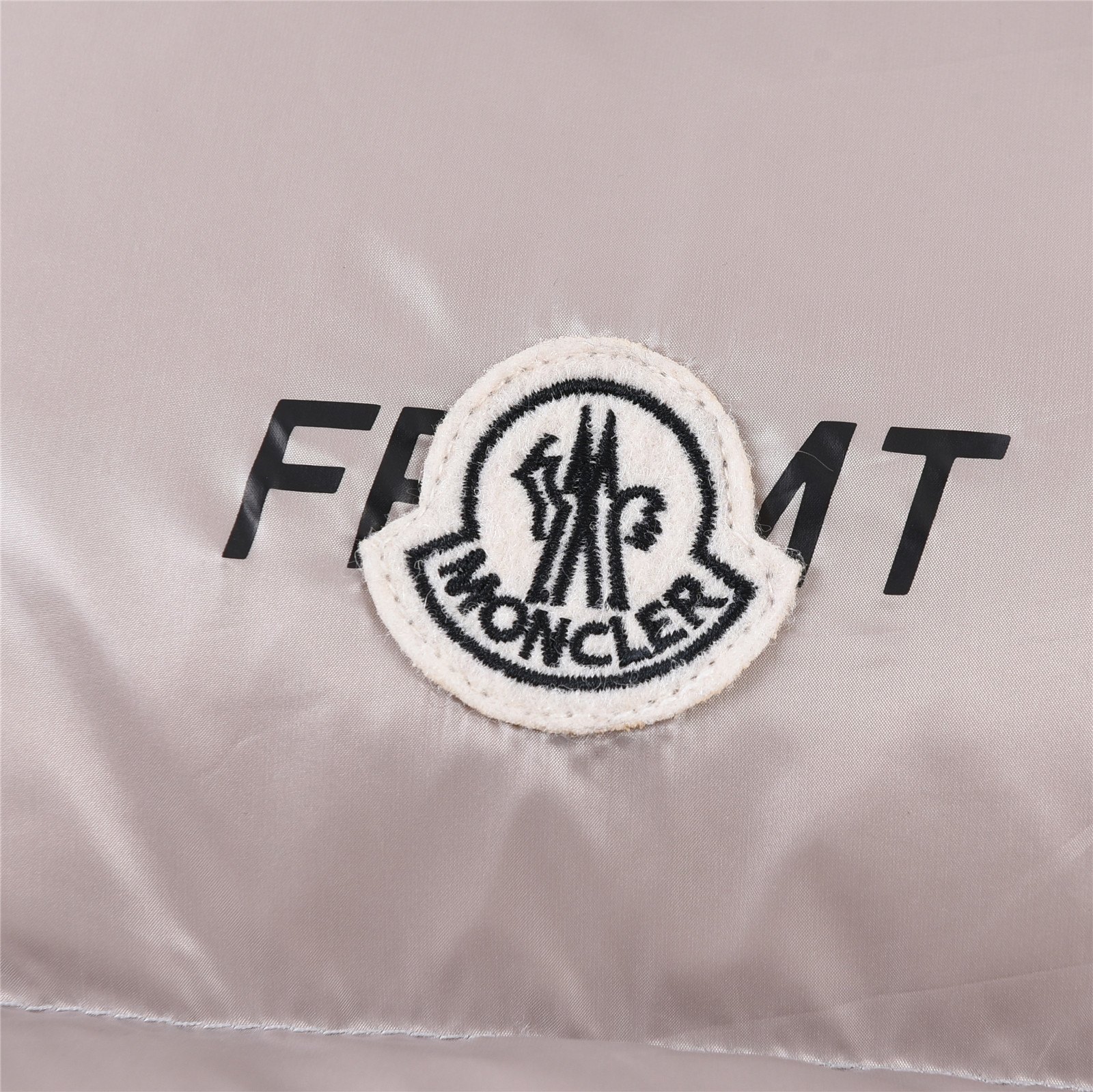 【MONCLER  公式旗艦店】モンクレール  ダウンベストご好評に付き再入荷！241024