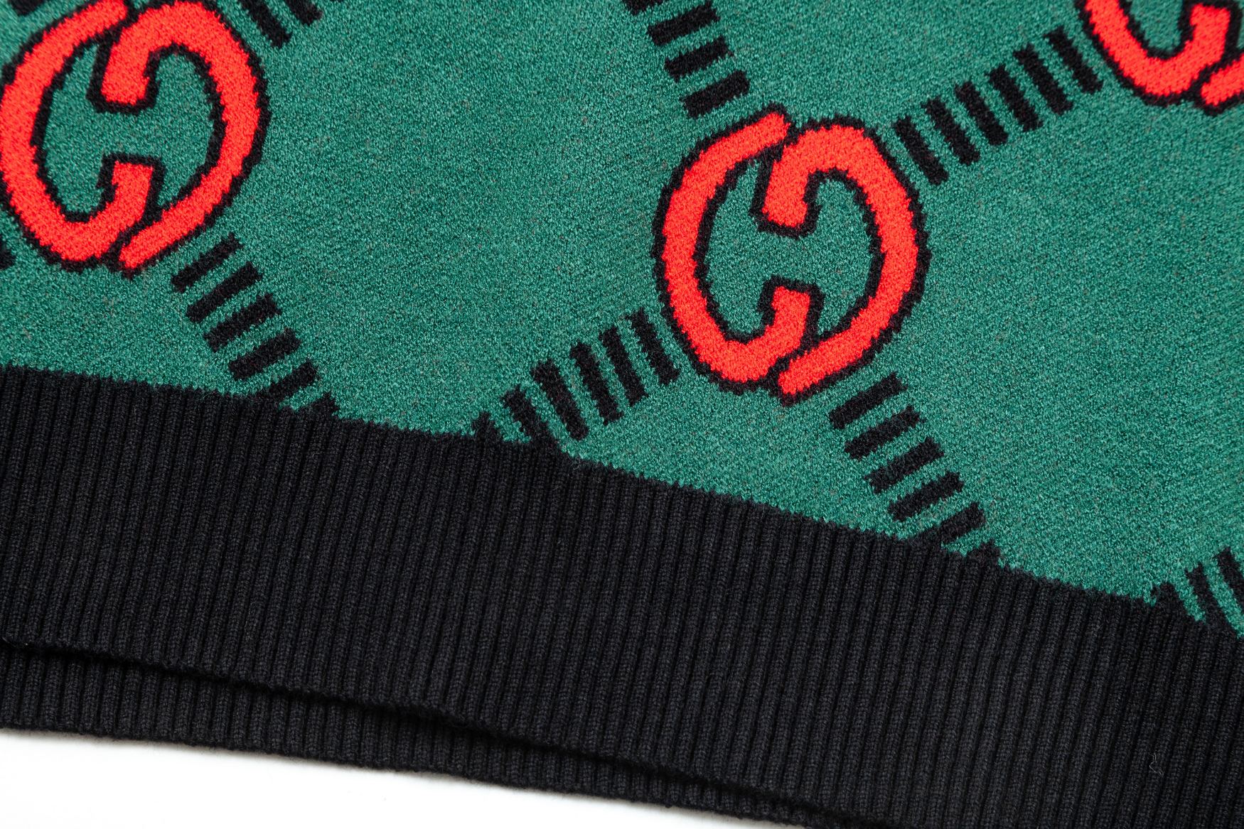 【GUCCI  公式旗艦店】グッチ  セーター好評に付き再入荷！ 241104