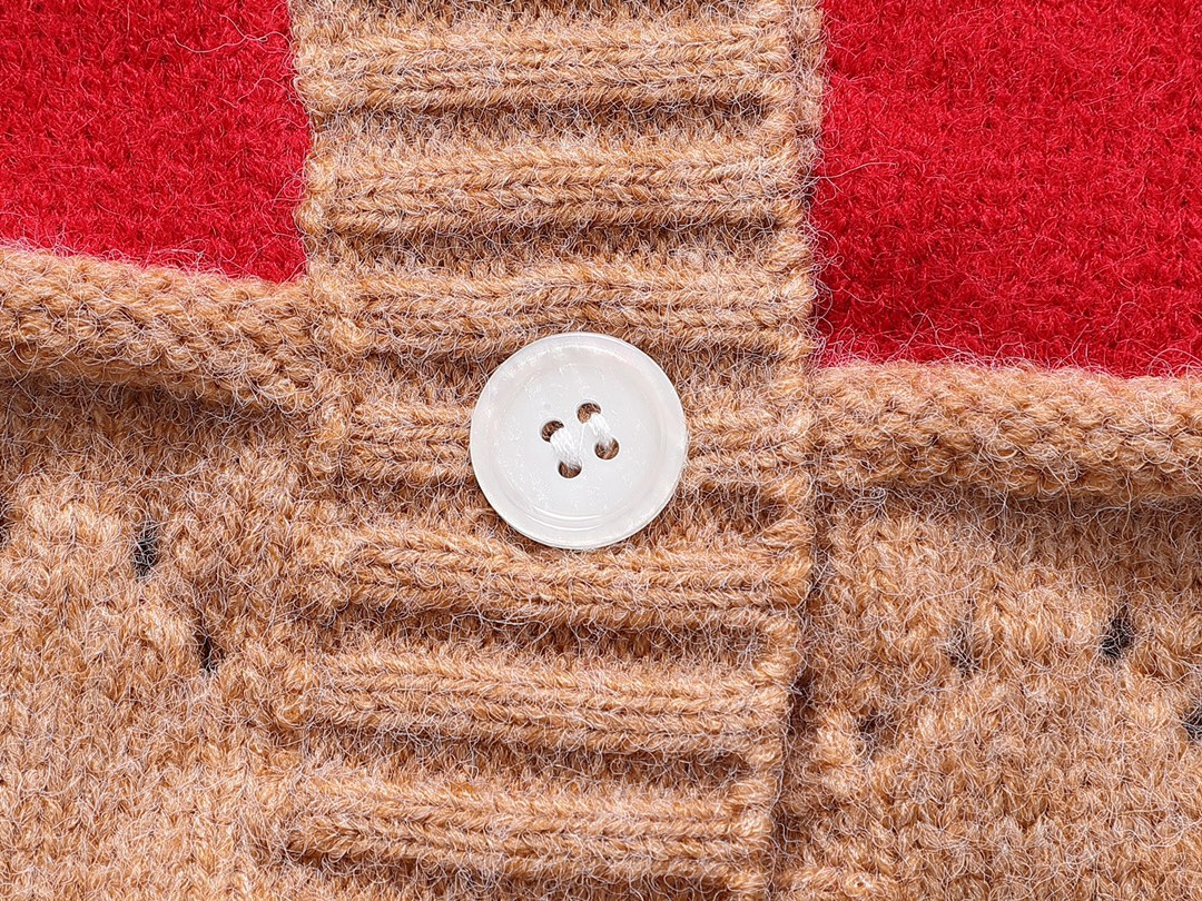 【GUCCI  公式旗艦店】グッチ  セーター好評に付き再入荷！ 241029