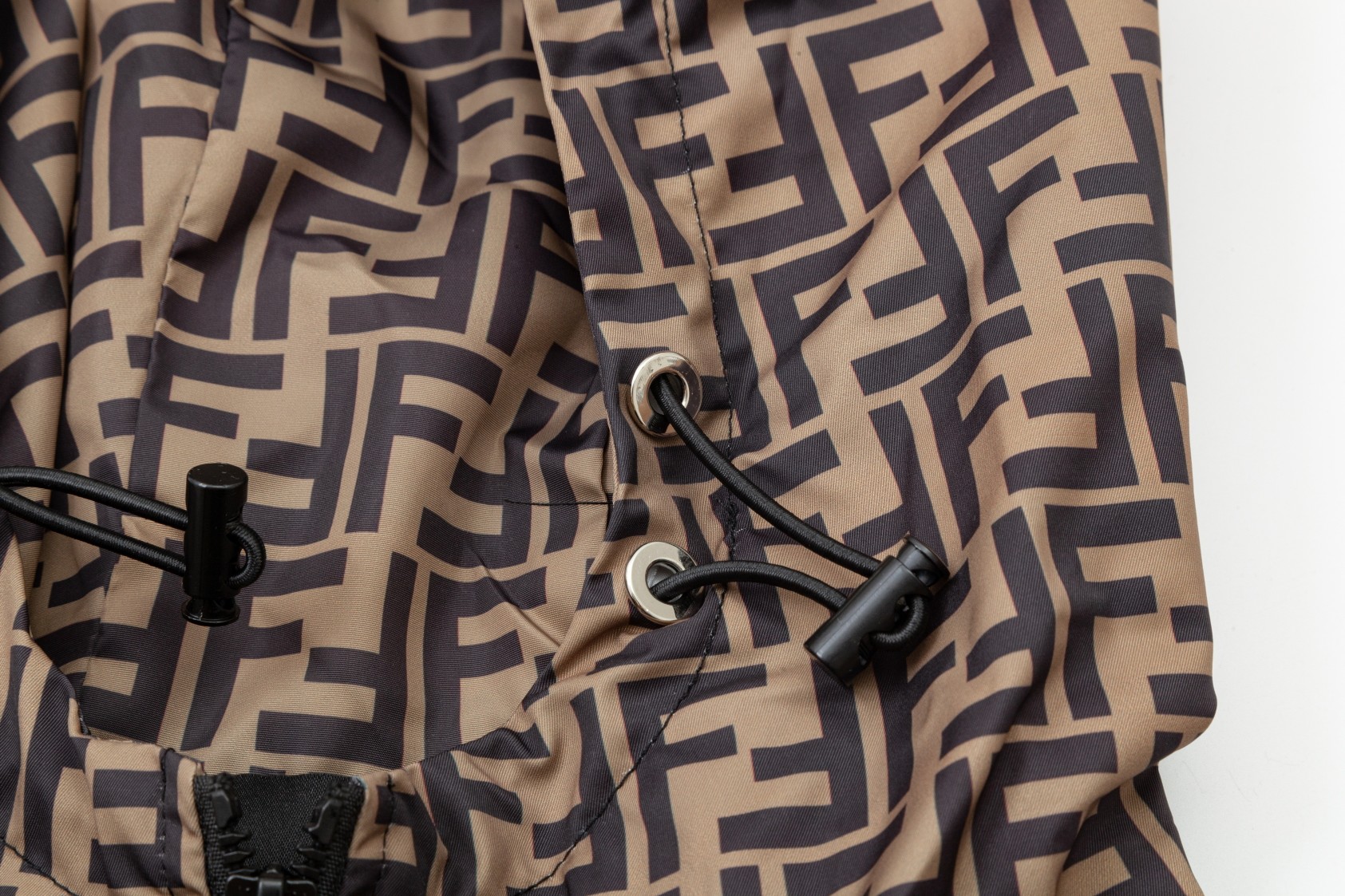 【FENDI 公式旗艦店】フェンディ ジャケット好評に付き再入荷！241029