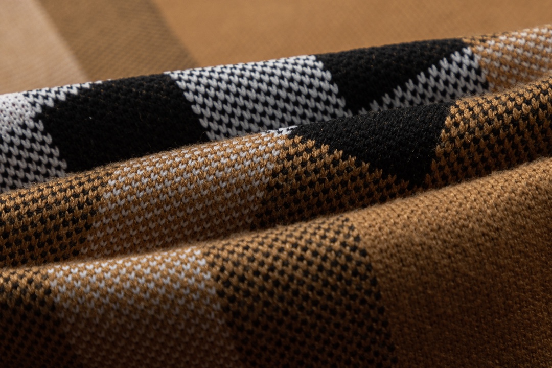 【BURBERRY  公式旗艦店】バーバリー  セーター好評に付き再入荷！ 241030