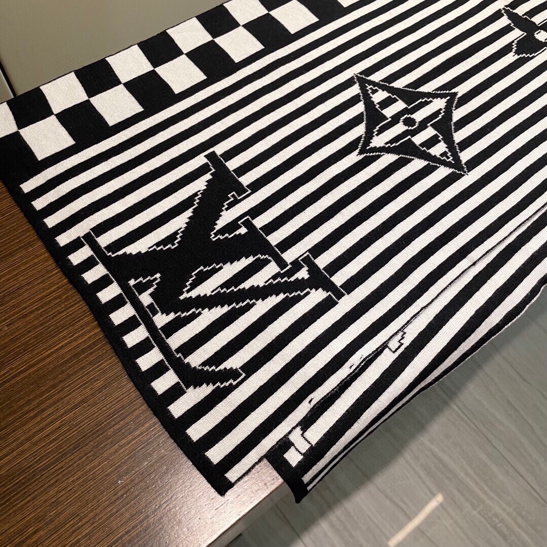 【LV LOUIS VUITTON ルイ·ヴィトン】 スカーフ 30*180cm  241107