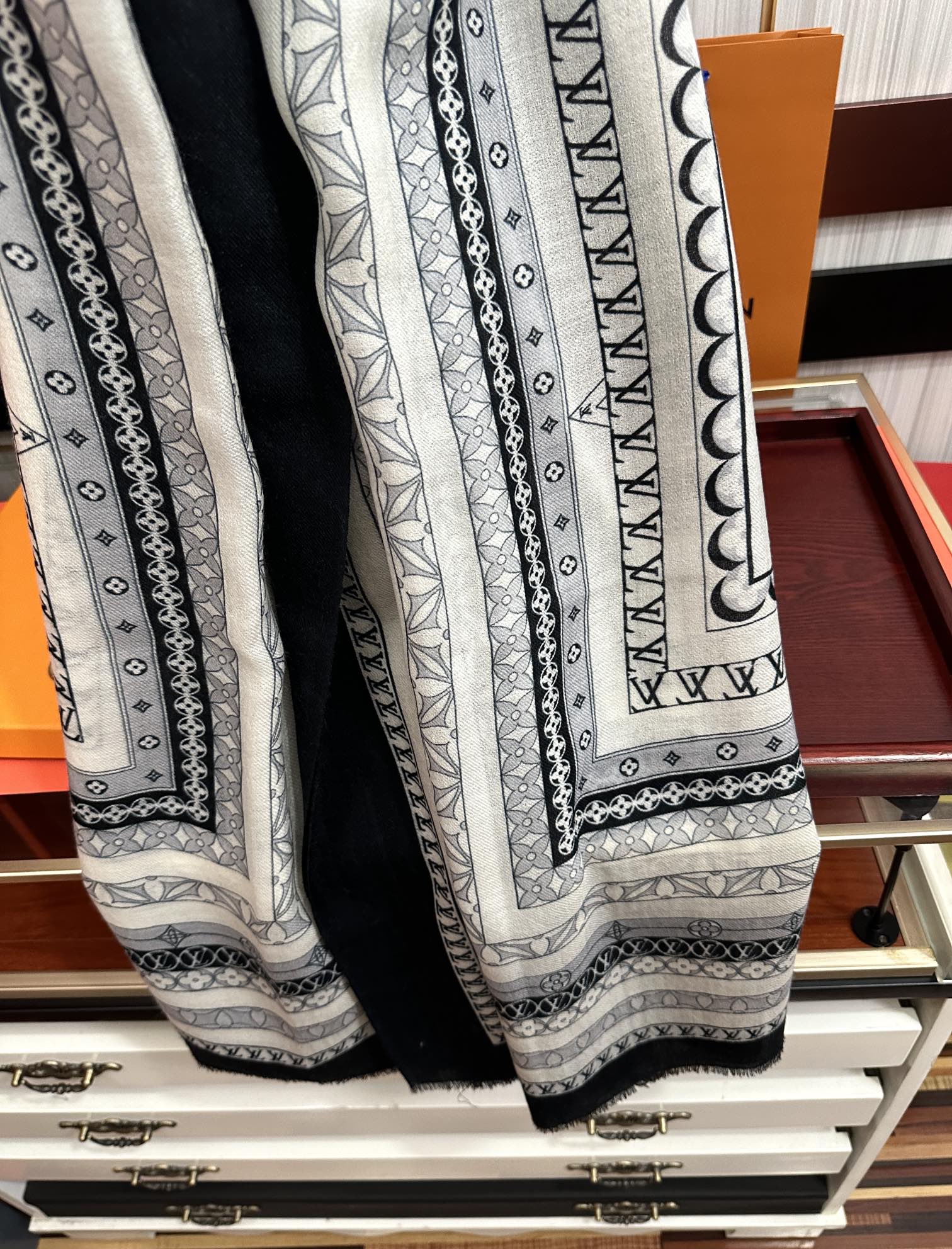 【LV LOUIS VUITTON ルイ·ヴィトン】 スカーフ 100*200cm  241107