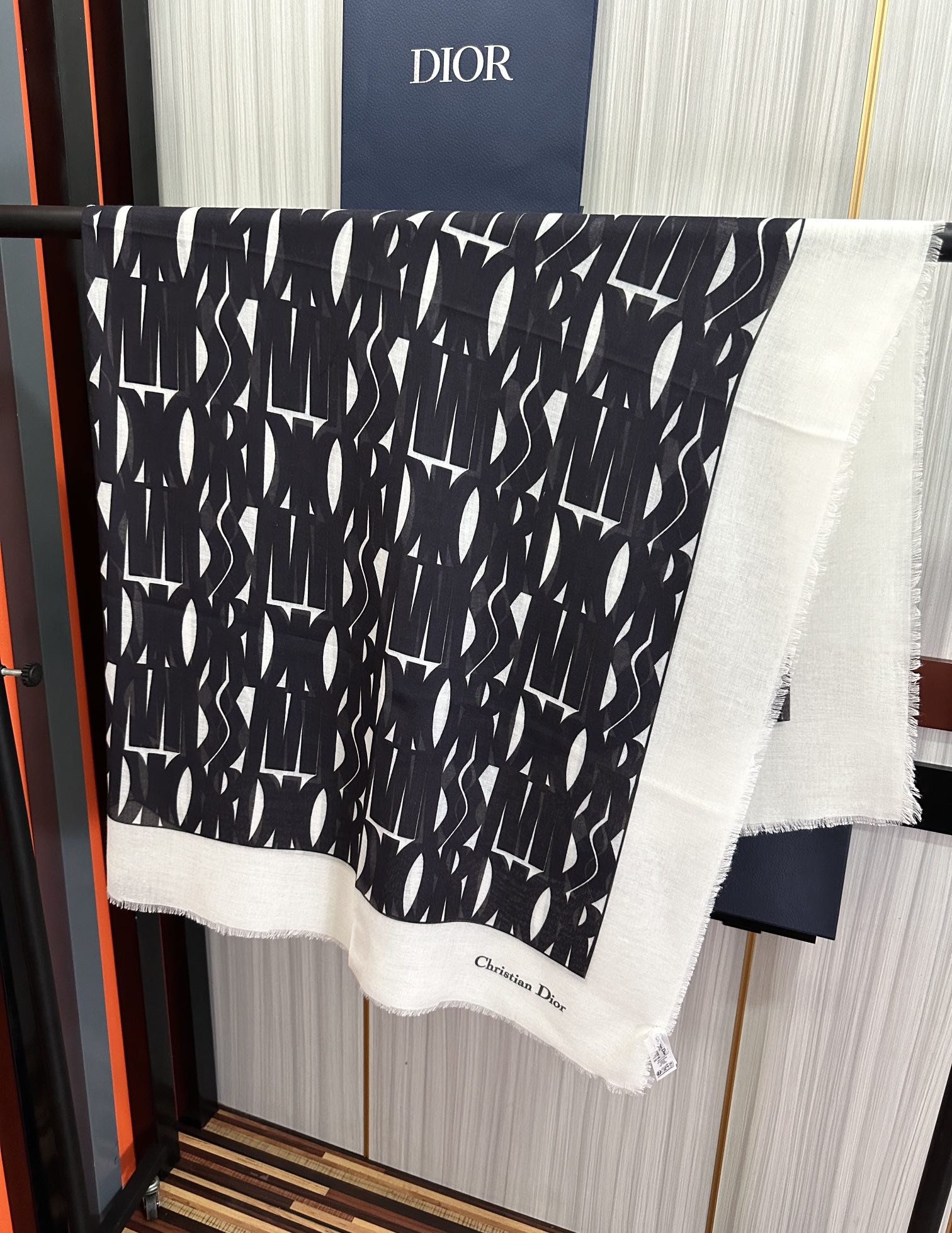 【DIOR  ディオール 】スカーフ  140*140cm  241108