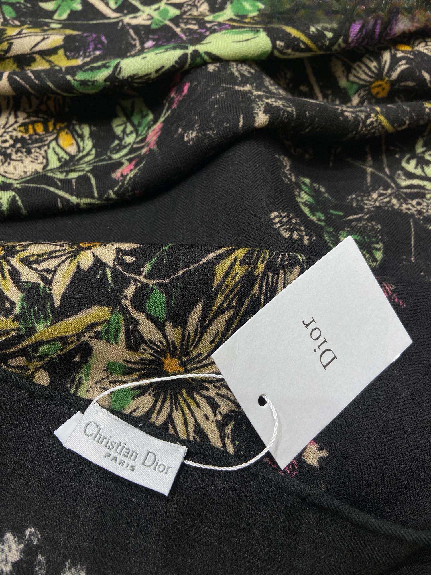 【DIOR  ディオール 】スカーフ  140*140cm  241108