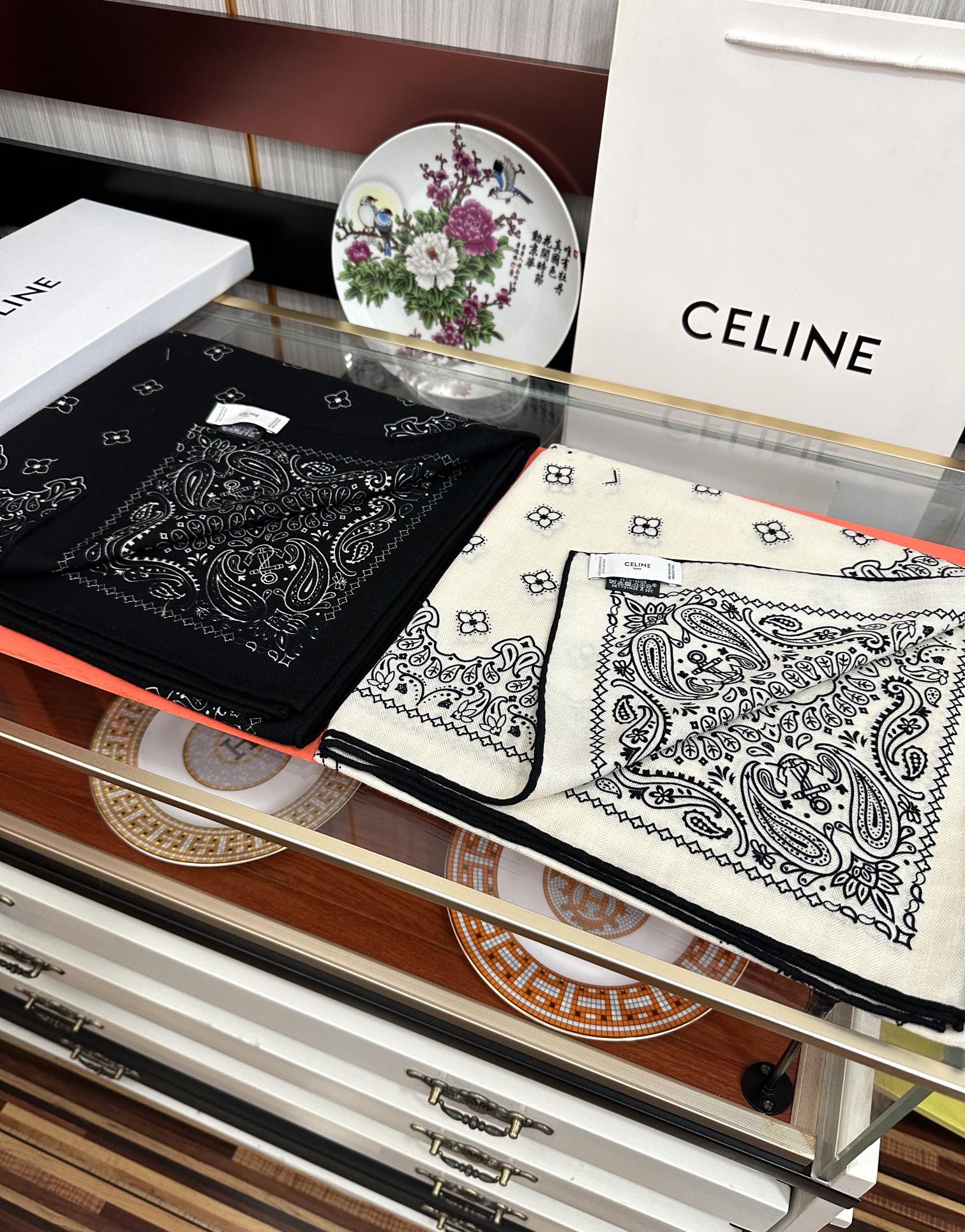 【CELINE セリーヌ】スカーフ 65*185CM  241108