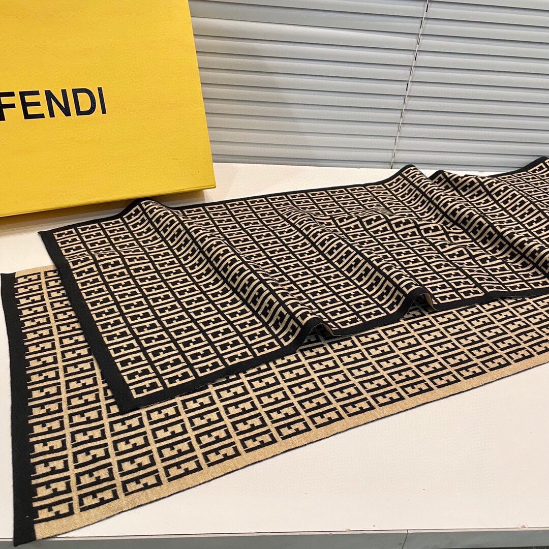 【FENDI  フェンディ】スカーフ32*200CM   241109