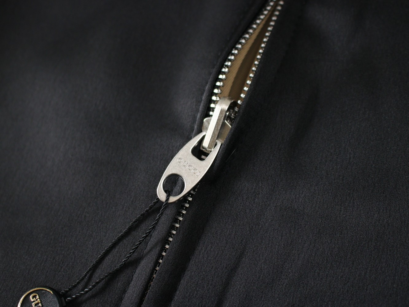 【GUCCI  公式旗艦店】グッチ  ジャケット着 ご好評に付き再入荷！241111