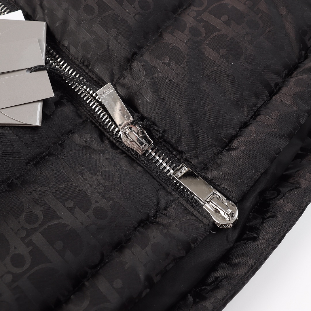 【DIOR  公式旗艦店】ディオール  ダウンベスト  ご好評に付き再入荷！ 241112