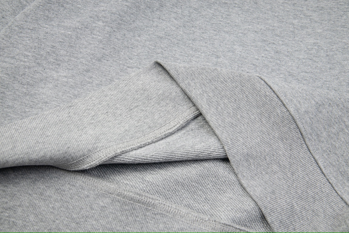 【DIOR  公式旗艦店】ディオール  丸首の衛衣 ご好評に付き再入荷 240817