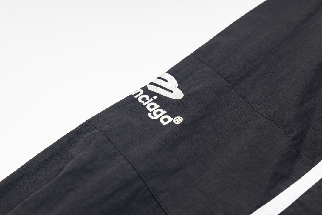 【BALENCIAGA  公式旗艦店】バレンシアガ    ジャケット着 好評に付き再入荷！241119