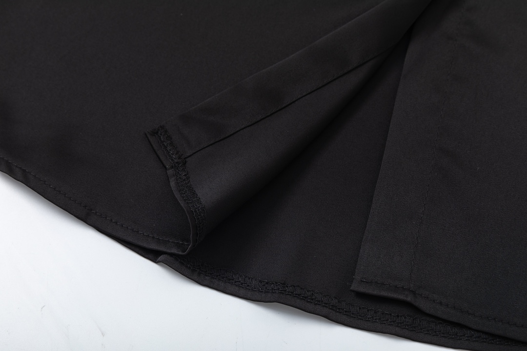 【BALENCIAGA 公式旗艦店】バレンシアガ  シャツ ご好評に付き再入荷  241119