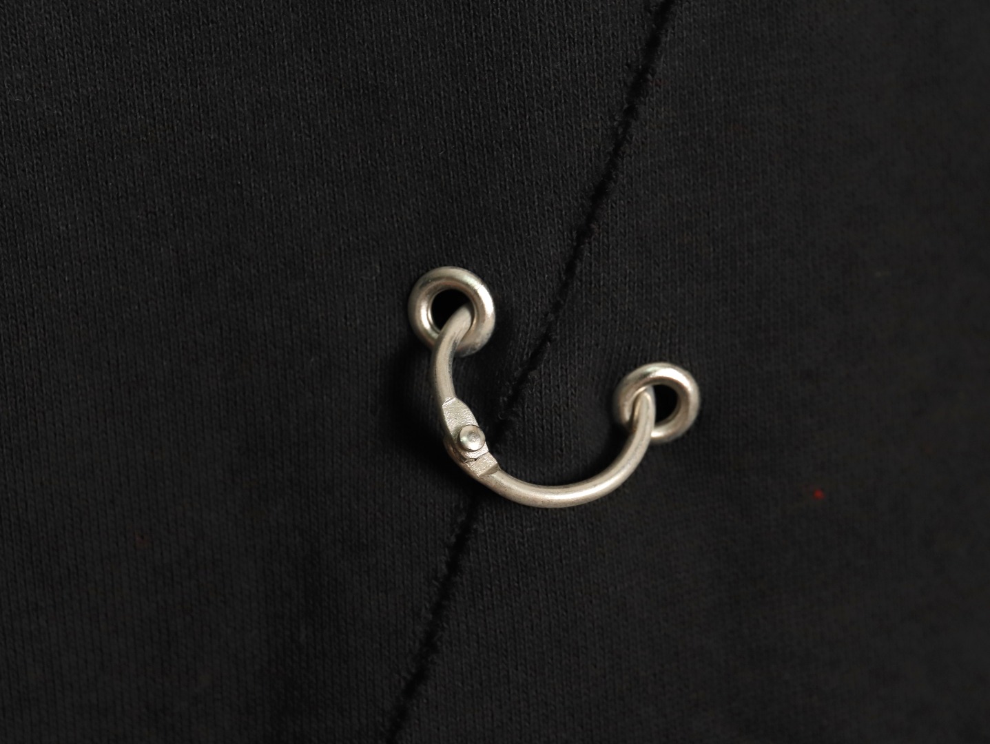 【GIVENCHY  公式旗艦店】ジバンシー 丸首の衛衣 スウェットご好評に付き再入荷！241122