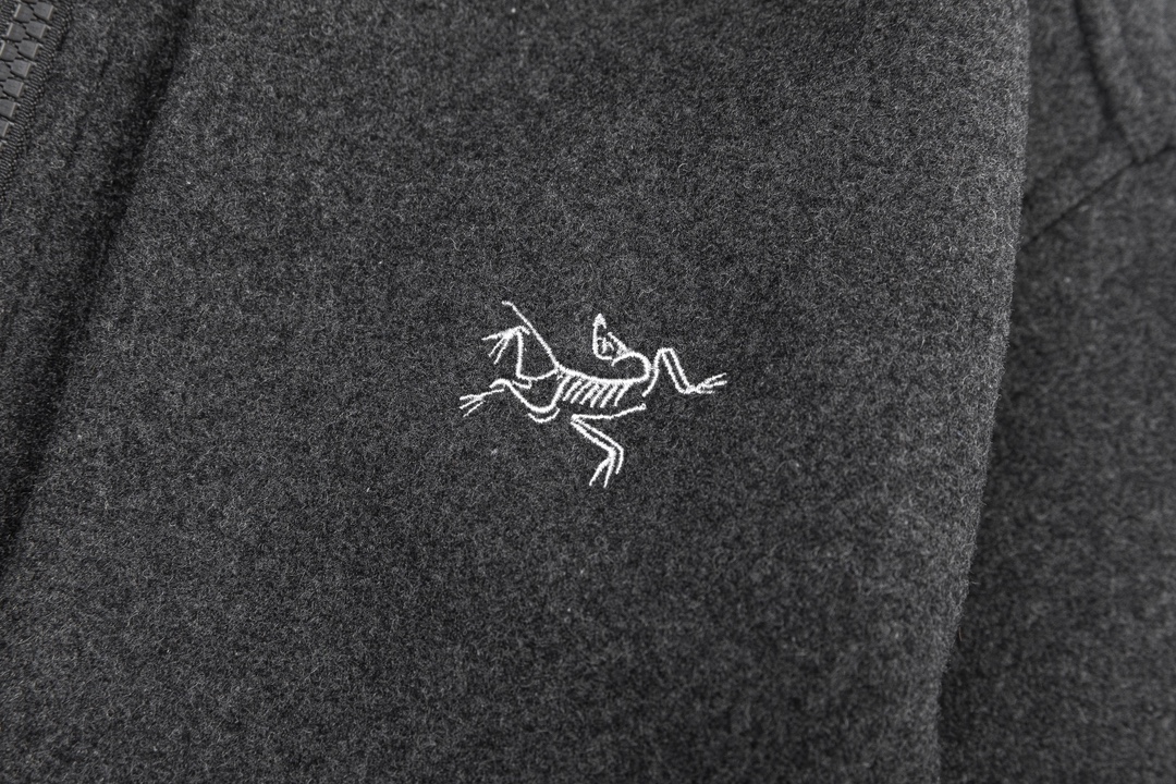 【ARCTERYX  公式旗艦店】アークテリクス  ジャケット着  スウェット ご好評に付き再入荷！241123