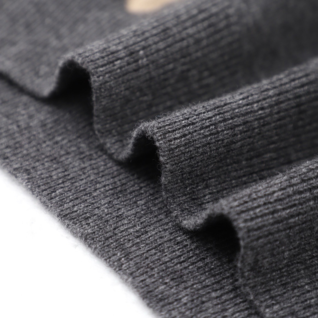 【Miumiu 公式旗艦店】ミュウミュウ  セーター好評に付き再入荷！ 241123