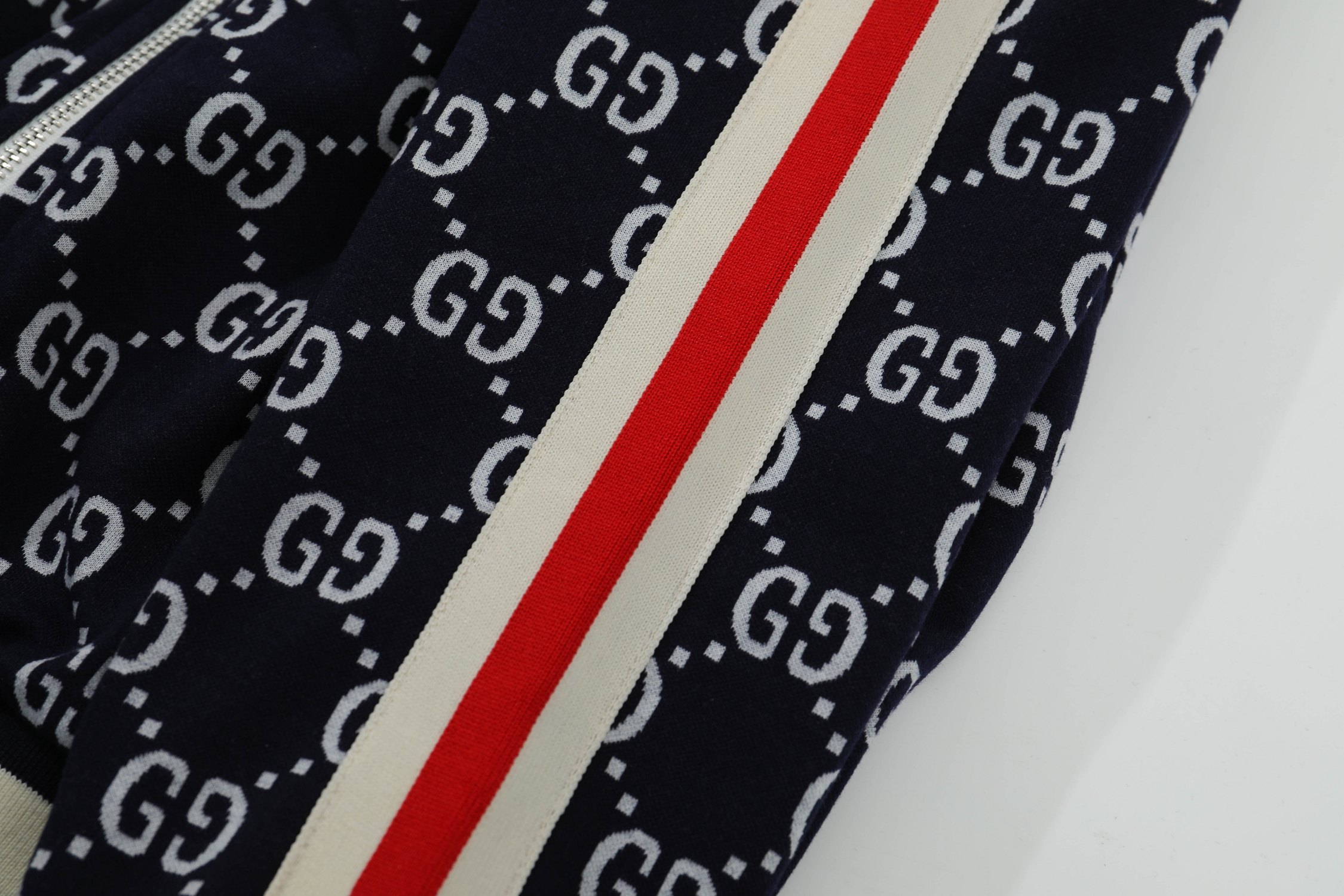【GUCCI 公式旗艦店】グッチ ジャケット好評に付き再入荷！