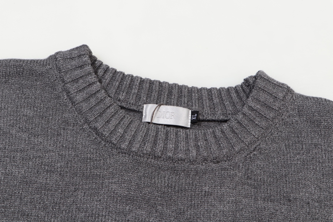 【DIOR 公式旗艦店】ディオール  セーター好評に付き再入荷！