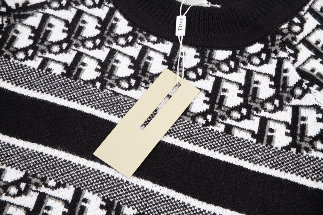 【DIOR 公式旗艦店】ディオール  セーター好評に付き再入荷！