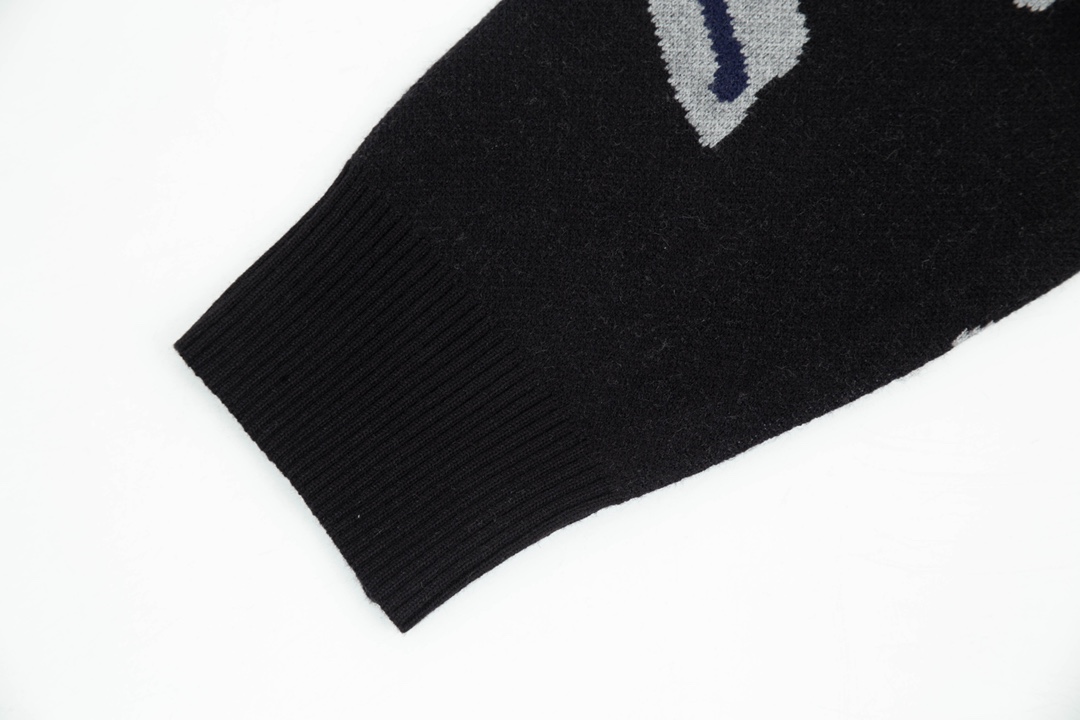 【FENDI 公式旗艦店】フェンディ   セーター好評に付き再入荷！ 240929