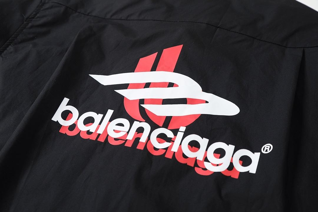 【BALENCIAGA 公式旗艦店】バレンシアガ  シャツ   ご好評に付き再入荷！