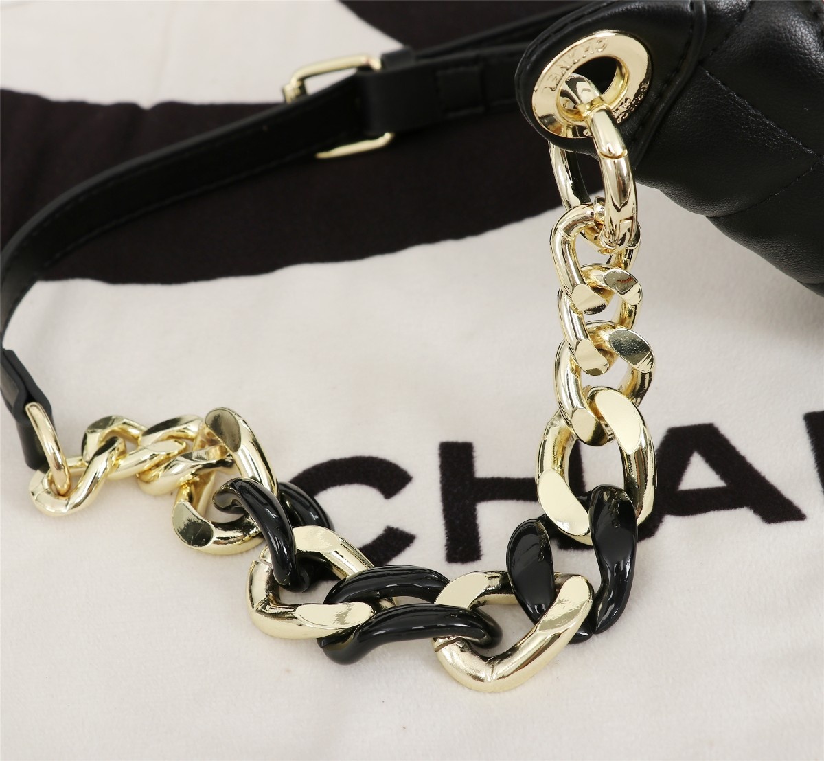【CHANEL  公式旗艦店】シャネル  ウエストポーチ  当日出荷 好評に付き再入荷！23CM