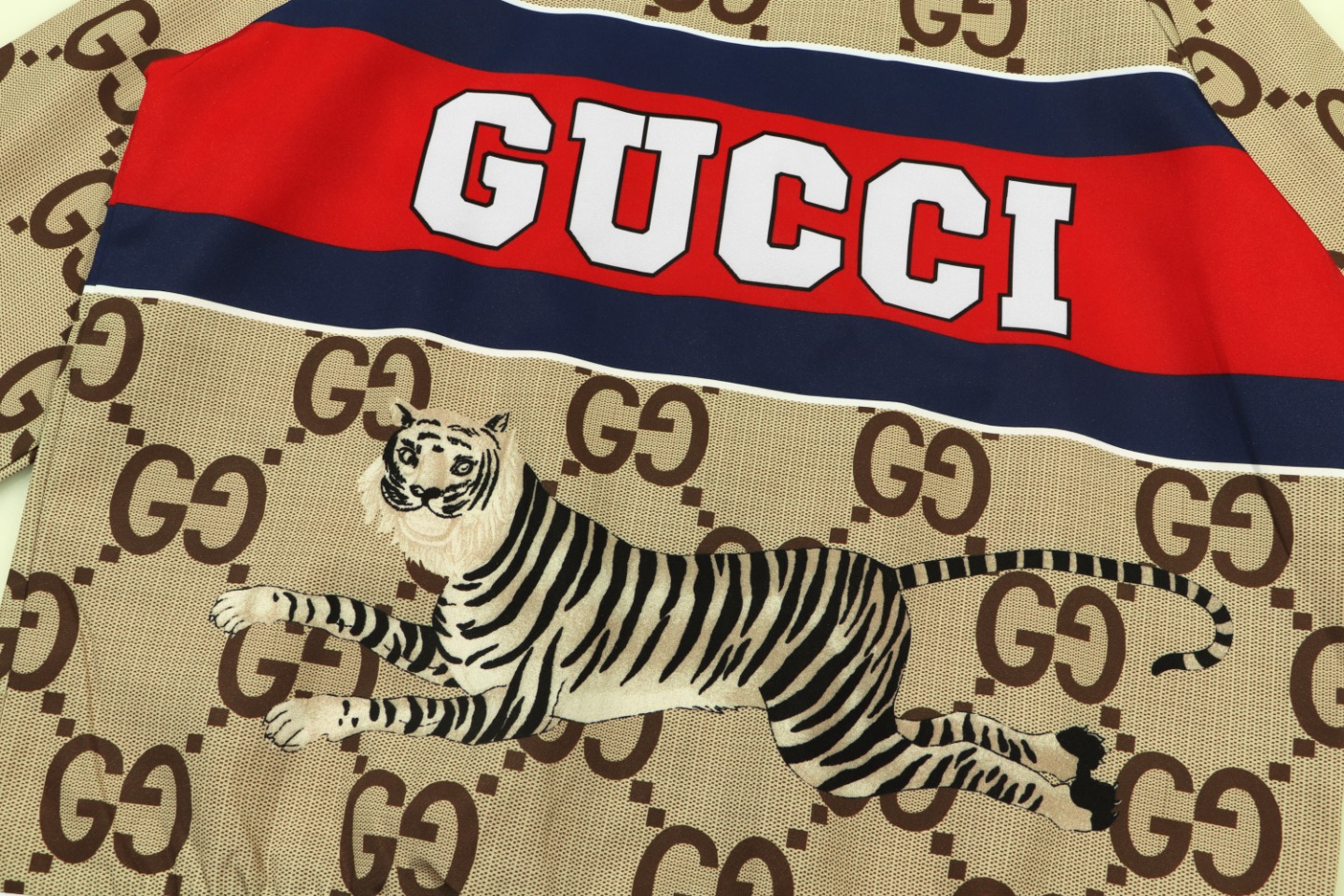 【GUCCI  公式旗艦店】グッチ ジャケット着 好評に付き再入荷！