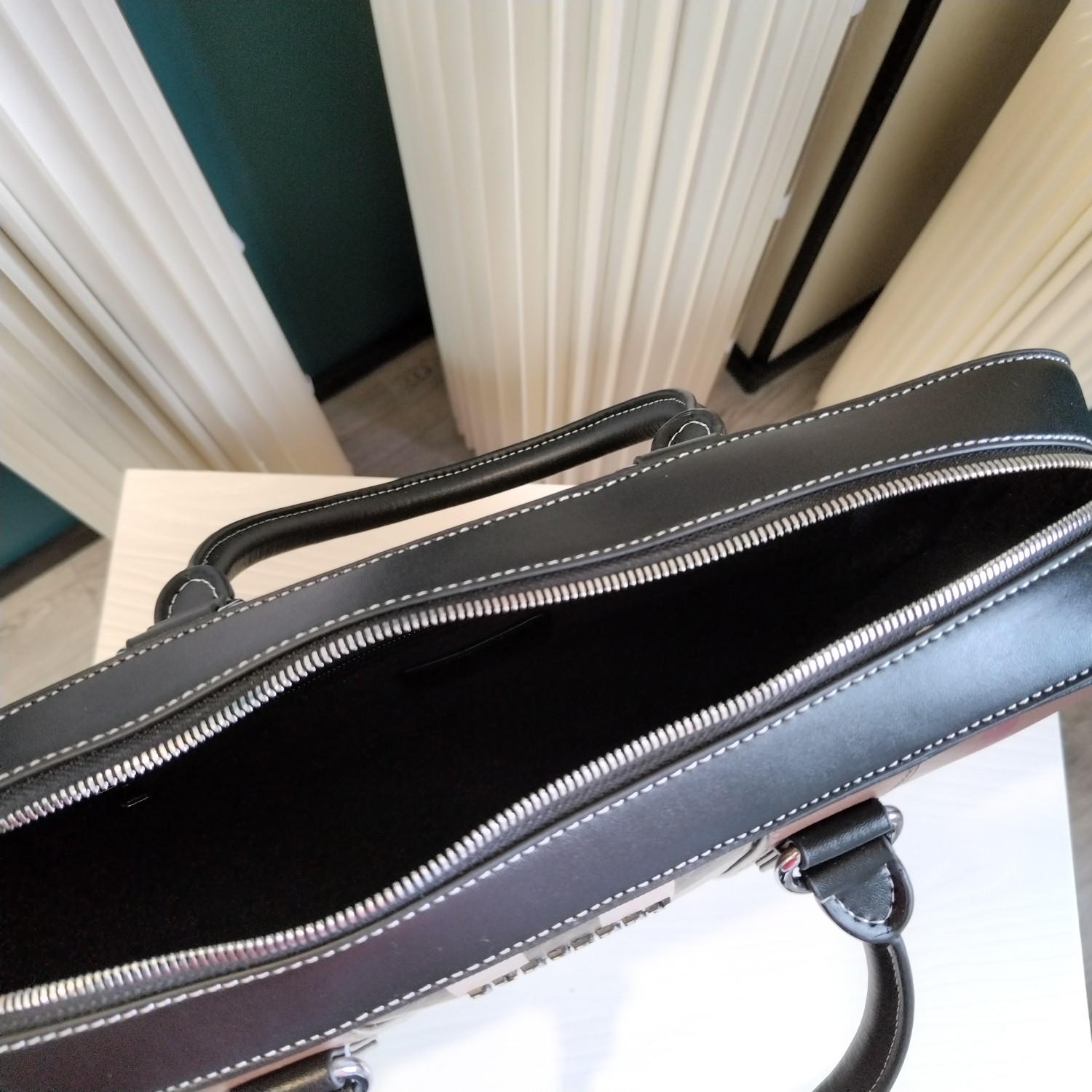 【BURBERRY 公式旗艦店】バーバリー   ハンドバッグ 当日出荷 好評に付き再入荷！37*27*7CM