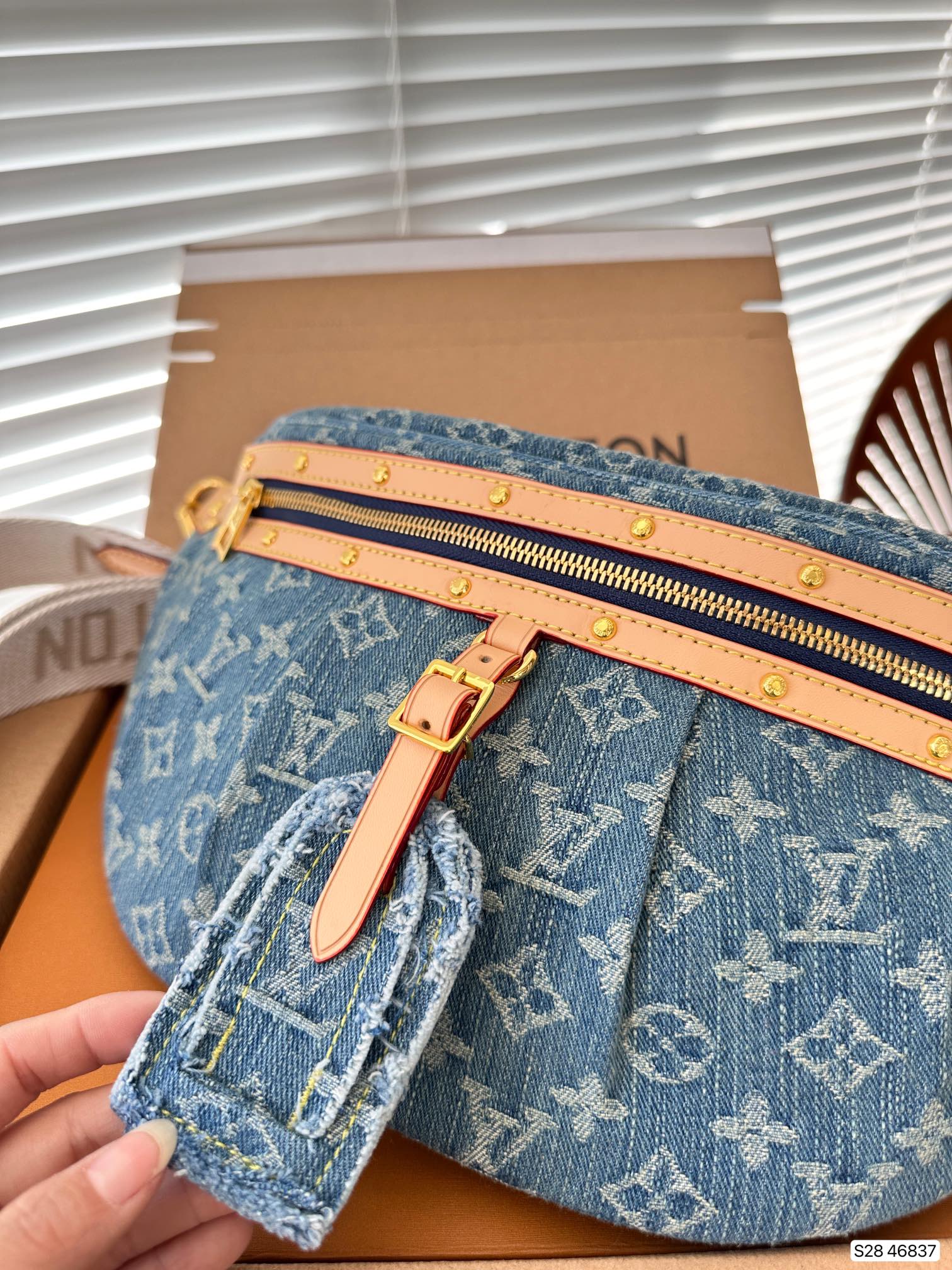 【LOUIS VUITTON  公式旗艦店】ルイヴィトン    ウエストポーチ  当日出荷 好評に付き再入荷！42*19CM